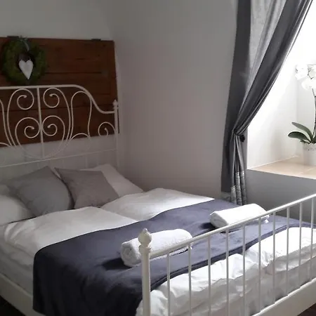 Eletteli - Lively Apartman Appartement Eger